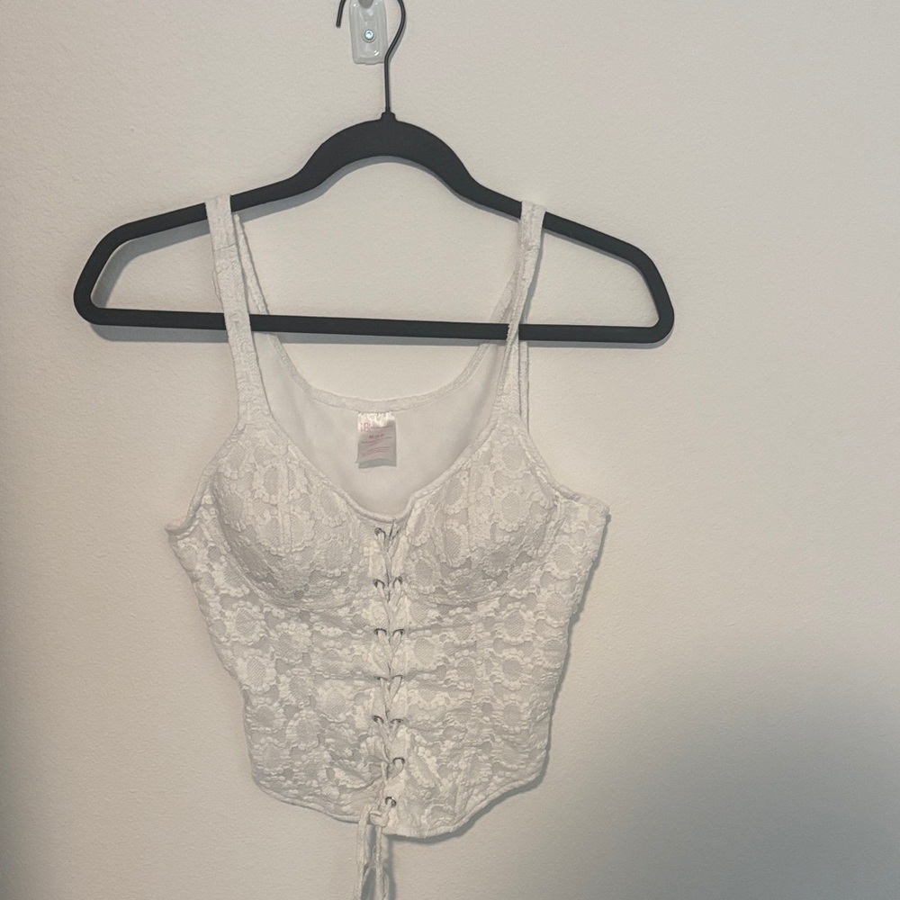 Elegant White Lace Women’s Top